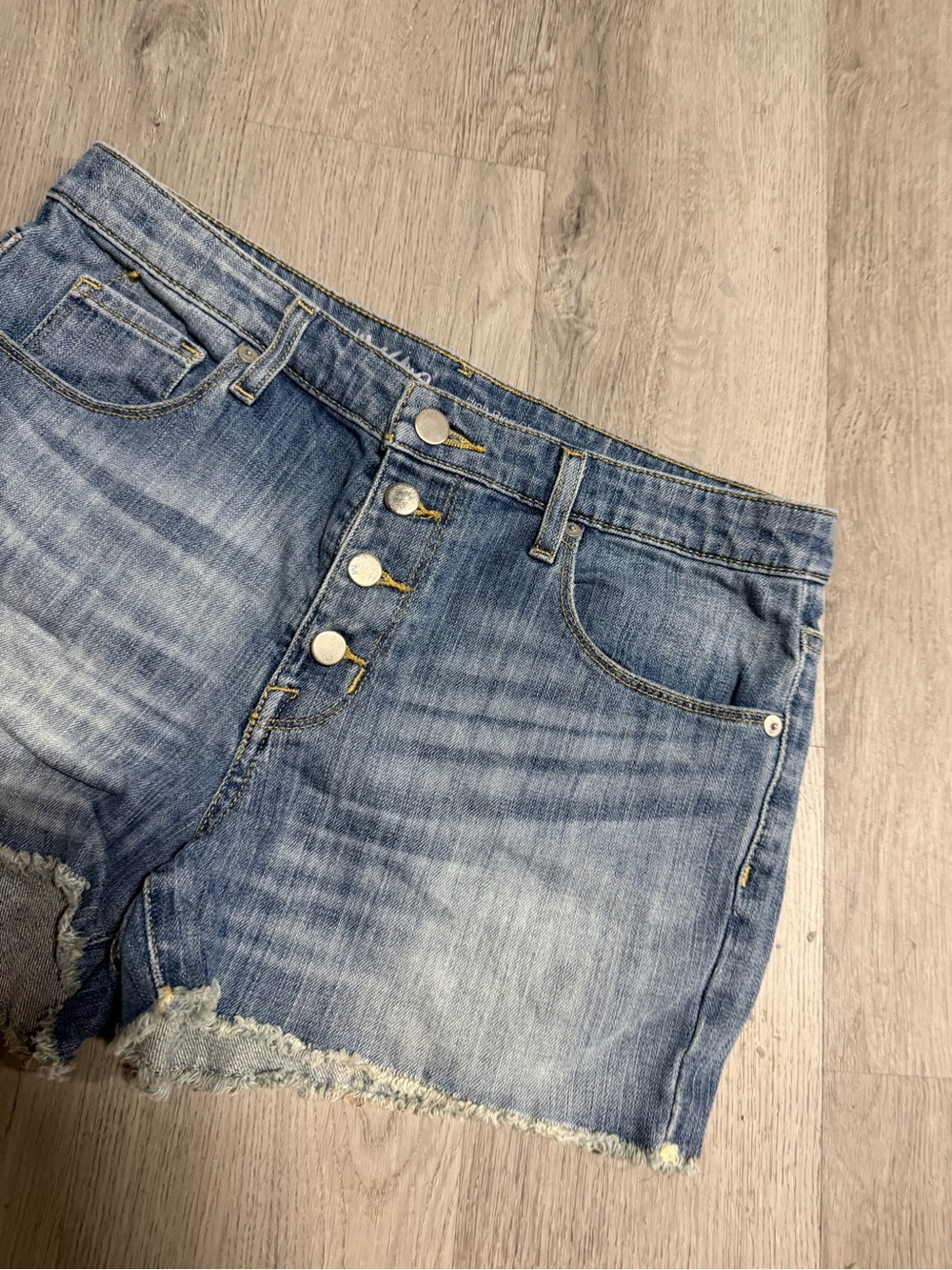 •MOSSIMO• HIGH RISE DENIM SHORTS - Picture 2 of 5